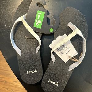 NWT Sanuk Yoga Spree 4 flip flops sz 7
